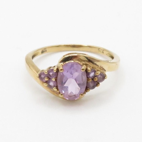 69 - 9ct gold amethyst dress ring (2.2g) Size  P