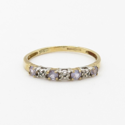 90 - 9ct gold tanzanite & diamond half eternity ring (1.1g) Size  O