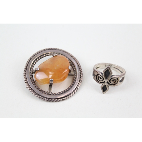 262 - Ola Gorie Sterling Silver Celtic Brooch & Ring inc. Agate x 2 16g