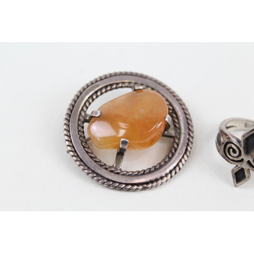 262 - Ola Gorie Sterling Silver Celtic Brooch & Ring inc. Agate x 2 16g