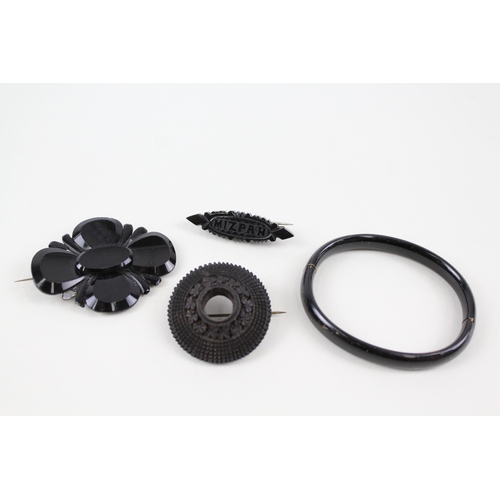 296 - Collection of Jet Jewellery inc. Carved, Mourning, Mizpah x 4 57g