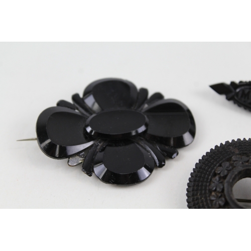 296 - Collection of Jet Jewellery inc. Carved, Mourning, Mizpah x 4 57g