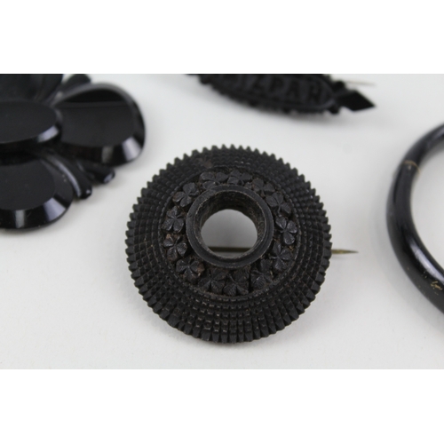 296 - Collection of Jet Jewellery inc. Carved, Mourning, Mizpah x 4 57g