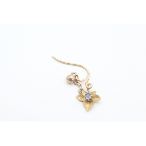 107 - 9ct gold sapphire leaf drop earrings (0.8g)