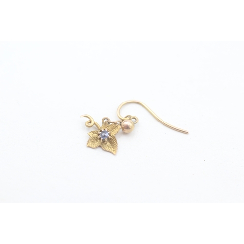 107 - 9ct gold sapphire leaf drop earrings (0.8g)