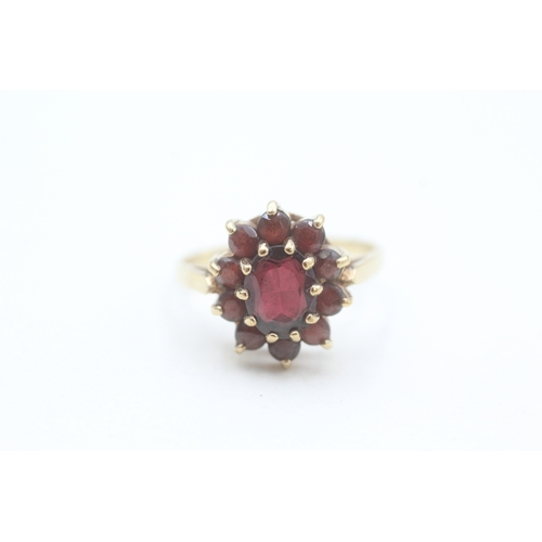 112 - 9ct gold vintage garnet set cluster ring (2.8g) Size  J