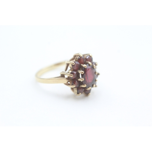 112 - 9ct gold vintage garnet set cluster ring (2.8g) Size  J