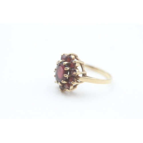 112 - 9ct gold vintage garnet set cluster ring (2.8g) Size  J