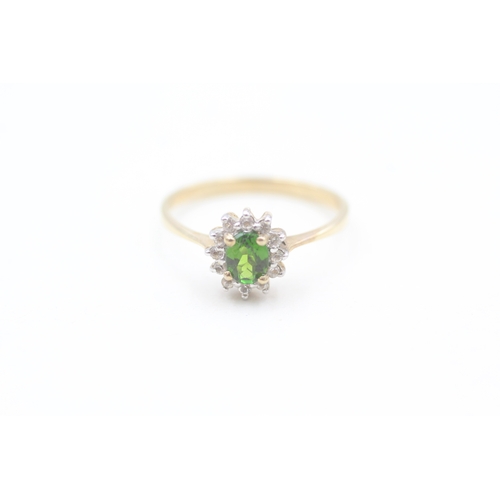 132 - 9ct gold white gemstone and chrome diopside cluster ring (1.6g) Size  N