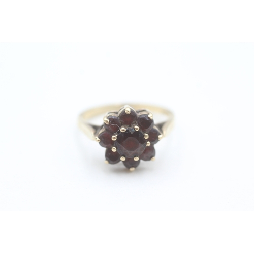 139 - 9ct gold vintage garnet set cluster ring (3.2g) Size  O