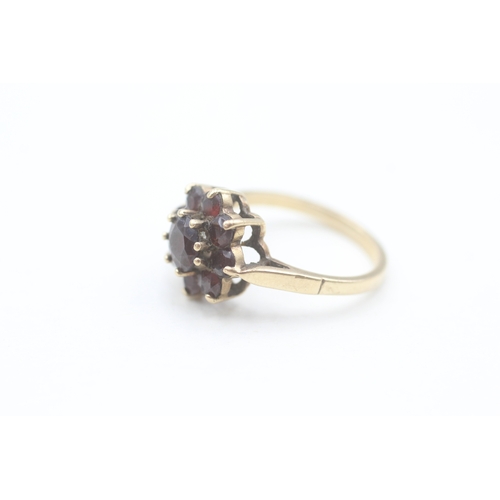 139 - 9ct gold vintage garnet set cluster ring (3.2g) Size  O