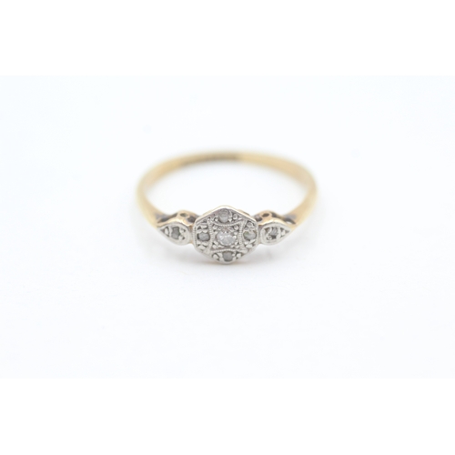 140 - 18ct gold Art Deco diamond cluster ring (2g) Size  N