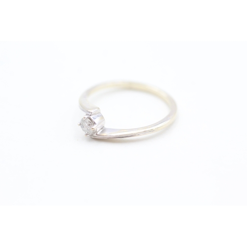 141 - 18ct gold round brilliant diamond solitaire ring (1.7g) Size  K