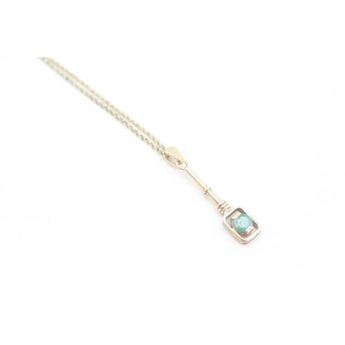 144 - 9ct gold emerald set drop pendant necklace (2.3g)