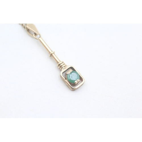 144 - 9ct gold emerald set drop pendant necklace (2.3g)