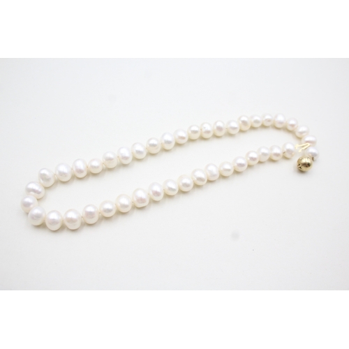 15 - 9ct gold clasp cultured pearl single strand necklace (49.9g)