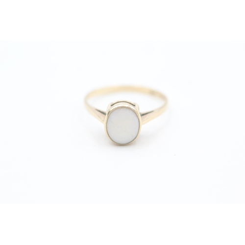 156 - 9ct gold vintage opal set solitaire dress ring (1.2g) Size  J 1/2