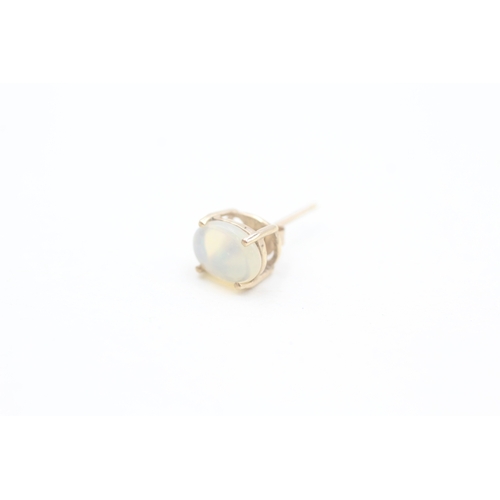 159 - 18ct gold translucent opal set stud earrings (1.2g)