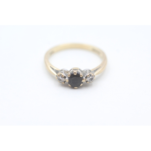 16 - 9ct gold diamond and sapphire set trilogy ring (2.3g) Size  O