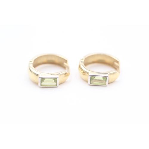 171 - 14ct gold peridot set huggy hoop earrings (2.5g)