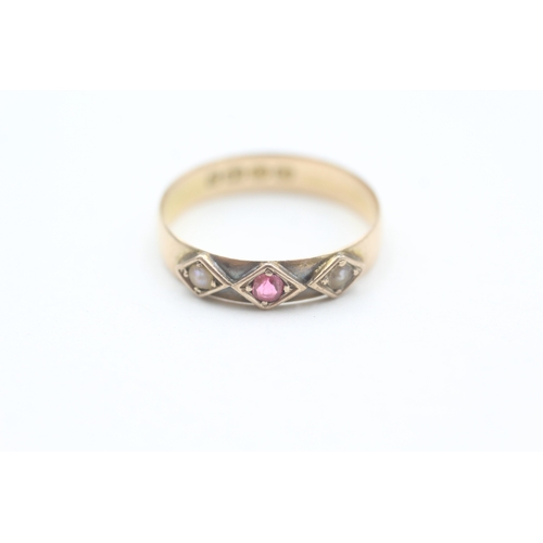 172 - 9ct rose gold antique split pearl and ruby set band ring (2g) Size  Q