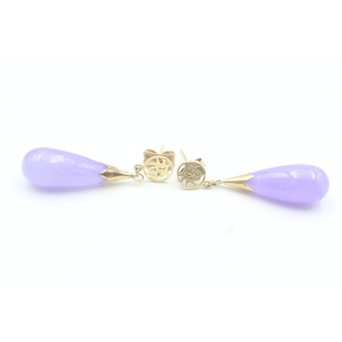 179 - 14ct gold lavender jade drop earrings (4.6g)