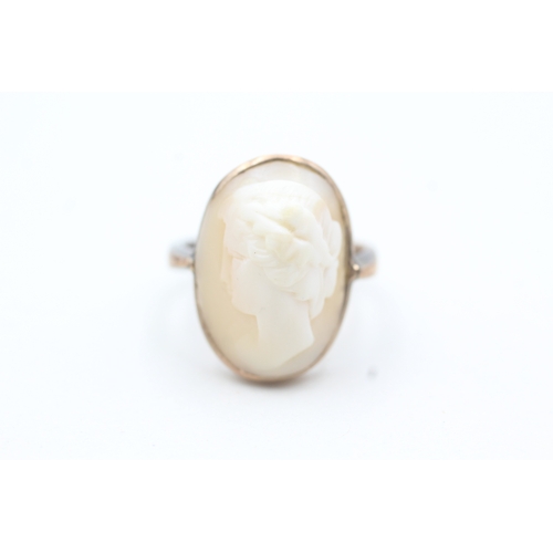 182 - 9ct gold shell cameo ring (4.2g) Size  M