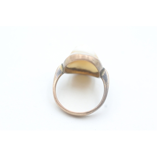 182 - 9ct gold shell cameo ring (4.2g) Size  M