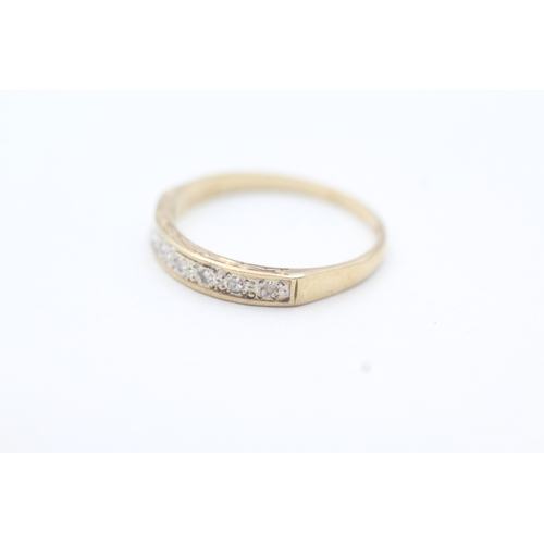 187 - 9ct gold diamond seven stone ring (1.5g) Size  P