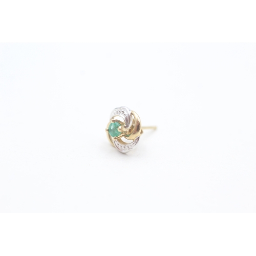 191 - 9ct white and yellow gold emerald set swirl stud earrings (0.9g)