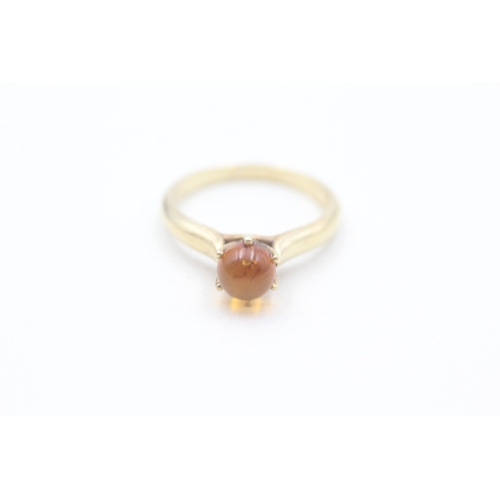 196 - 9ct gold claw set baltic amber cabochon solitaire ring (2.9g) Size  N