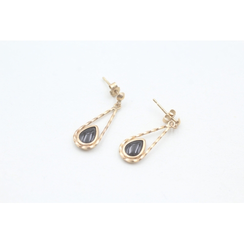 199 - 9ct gold onyx drop earrings (0.8g)