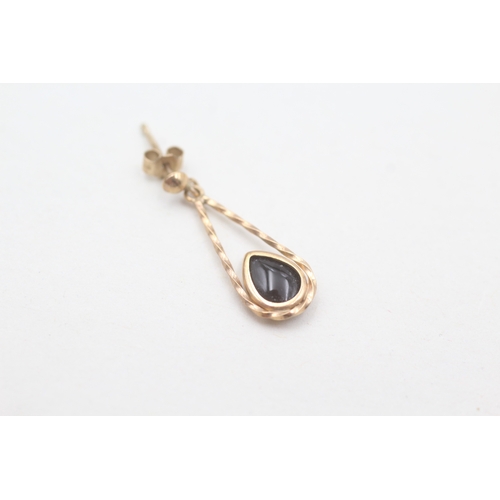 199 - 9ct gold onyx drop earrings (0.8g)