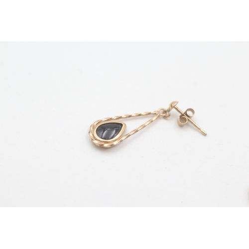 199 - 9ct gold onyx drop earrings (0.8g)