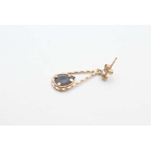 199 - 9ct gold onyx drop earrings (0.8g)