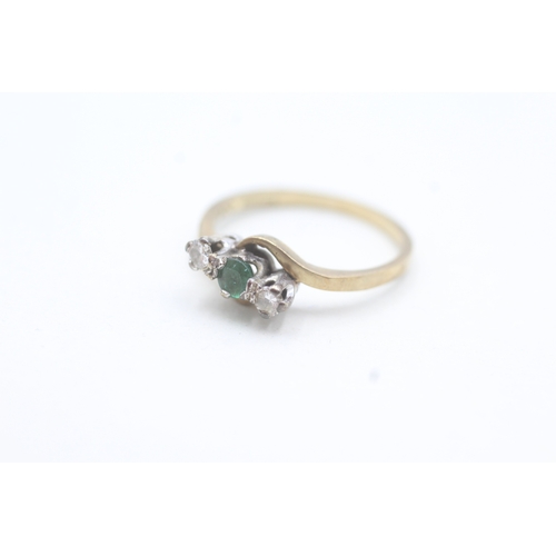 206 - 9ct gold diamond & emerald three stone ring (1.9g) Size  M