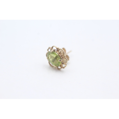 207 - 9ct gold peridot set stud earrings (1.4g)