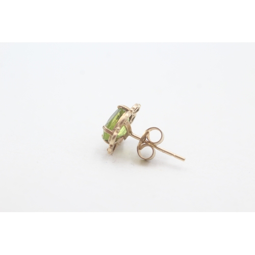 207 - 9ct gold peridot set stud earrings (1.4g)