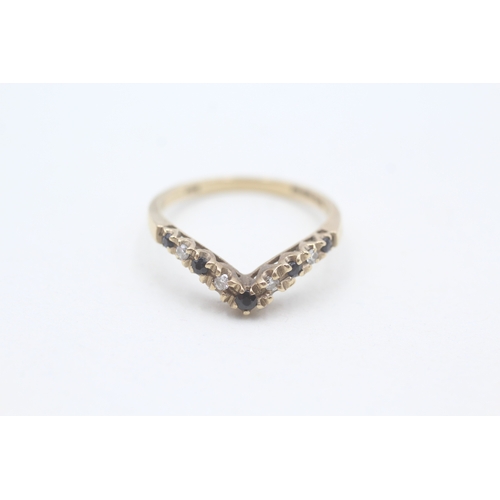 213 - 9ct gold diamond & sapphire chevron ring (1.6g) Size  M