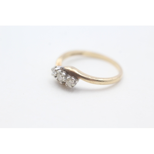 215 - 9ct gold diamond three stone ring (2.5g) Size  P