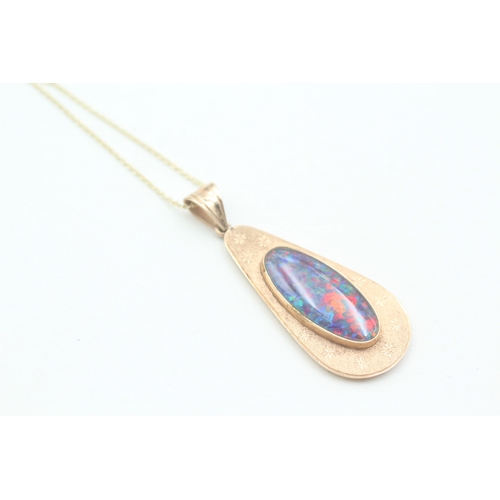 24 - 14ct gold opal triplet pendant necklace (7.5g)