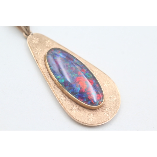 24 - 14ct gold opal triplet pendant necklace (7.5g)