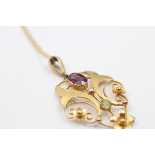 257 - 9ct gold antique garnet & peridot pendant necklace (2.4g)