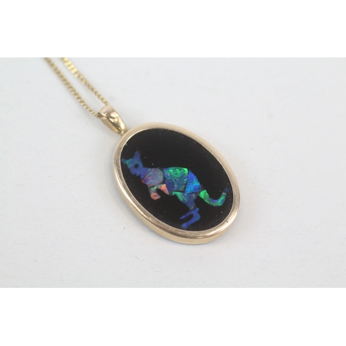 30 - 9ct gold opal triplet kangaroo pendant necklace (1.9g)