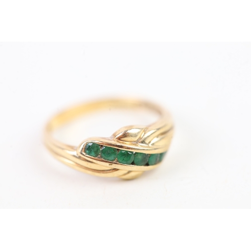 33 - 9ct gold channel set emerald knot ring (2.5g) Size  O