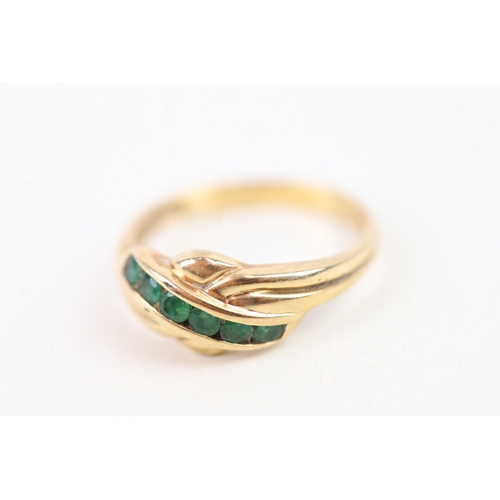 33 - 9ct gold channel set emerald knot ring (2.5g) Size  O