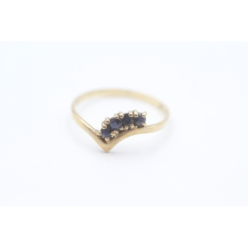 38 - 9ct gold sapphire set wishbone chevron shaped band ring (1.2g) Size  P