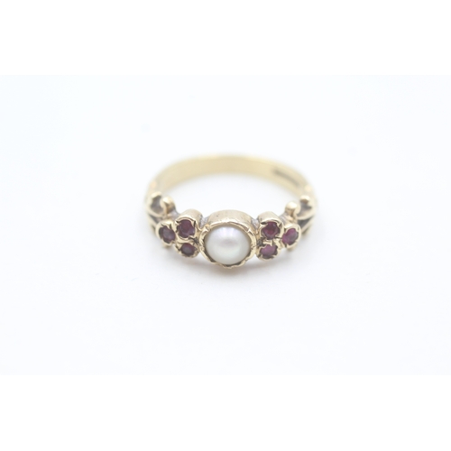 42 - 9ct gold split pearl & ruby trefoil ring (2.8g) Size  M