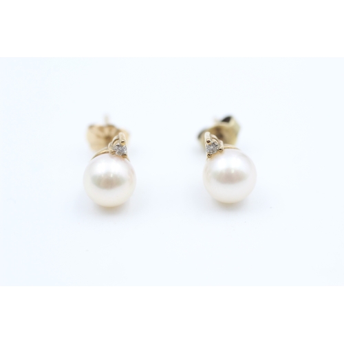 44 - 9ct gold diamond and cultured pearl set stud earrings (2g)