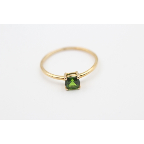 5 - 9ct gold diopside single stone ring (1.2g) Size  S